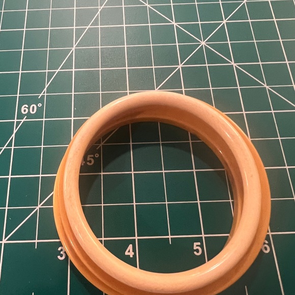 3 Vintage Bakelite Bangles - Yellow and Cream - Picture 4 of 11